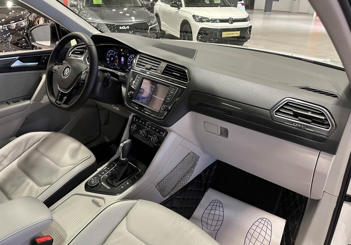 Volkswagen Tiguan - фото 16