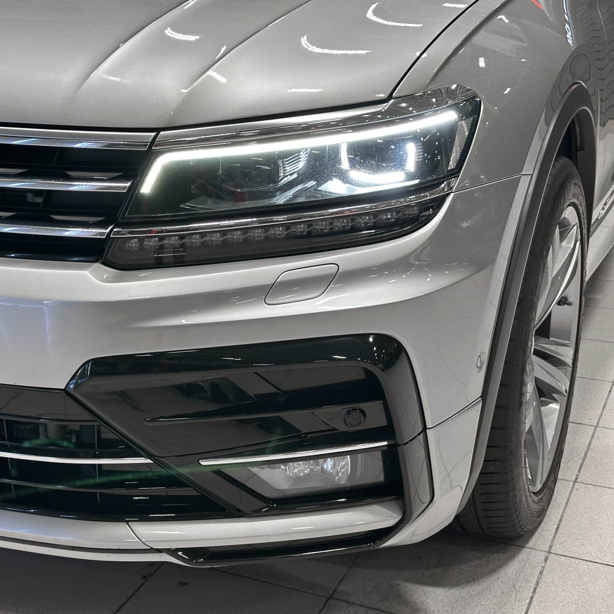 Volkswagen Tiguan - 4