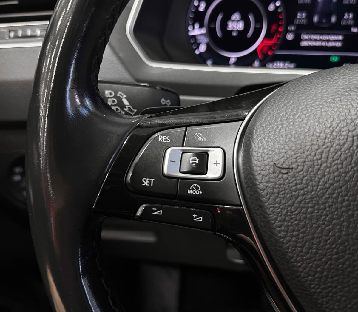 Volkswagen Tiguan - фото 21