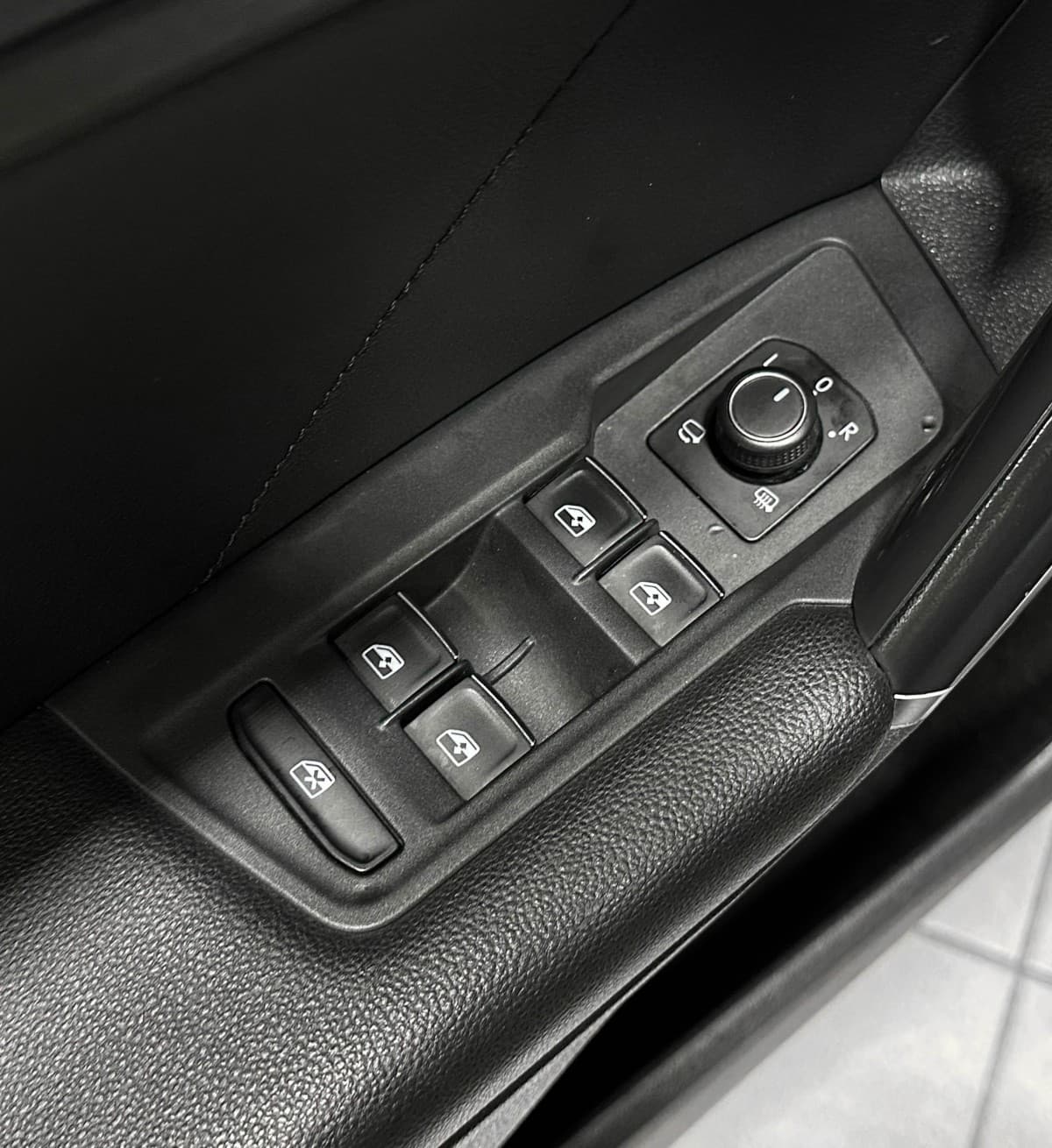 Volkswagen Tiguan - фото 17