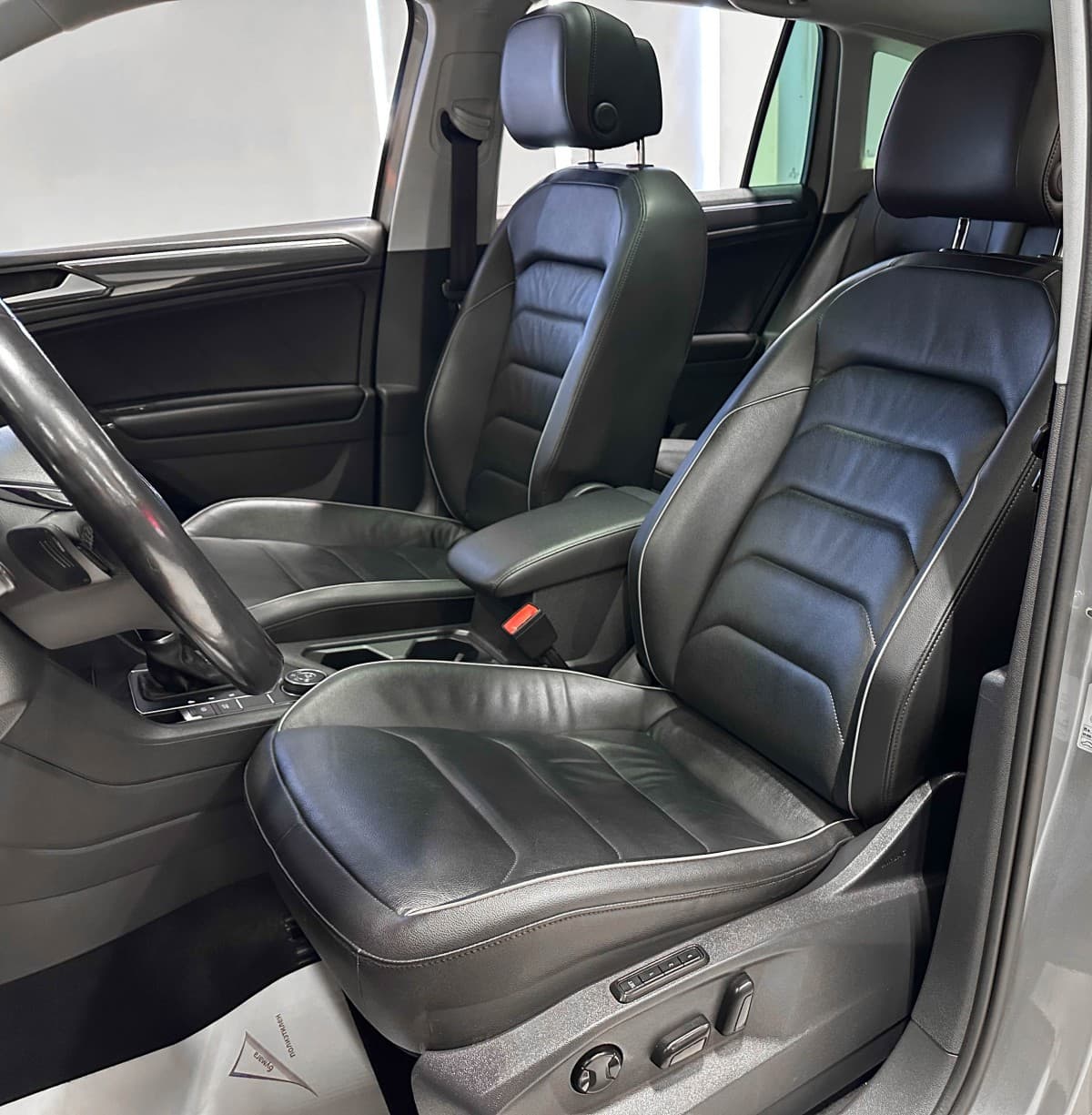 Volkswagen Tiguan - фото 11