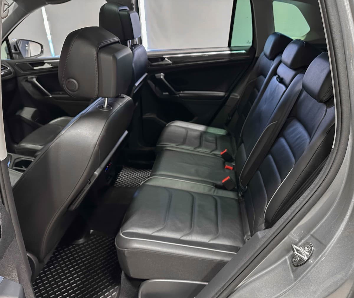 Volkswagen Tiguan - фото 12