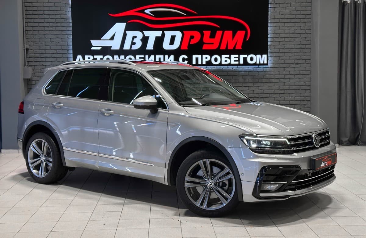 Volkswagen Tiguan - 1