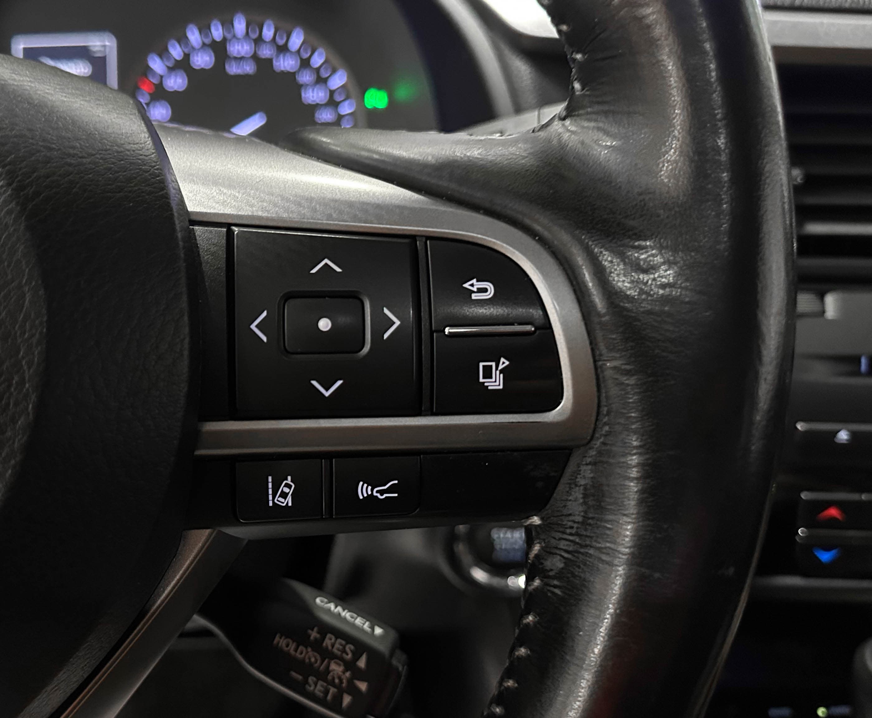 Lexus RX 200t - фото 19