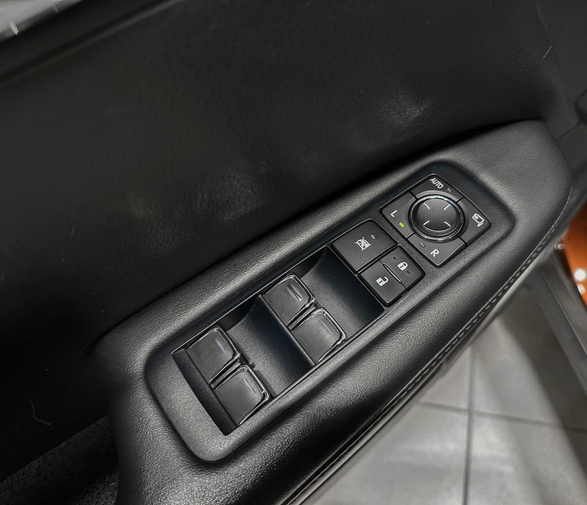 Lexus RX 200t - фото 16