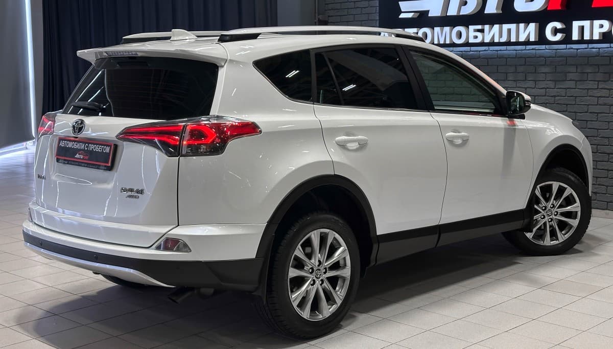 Toyota RAV4 - фото 6