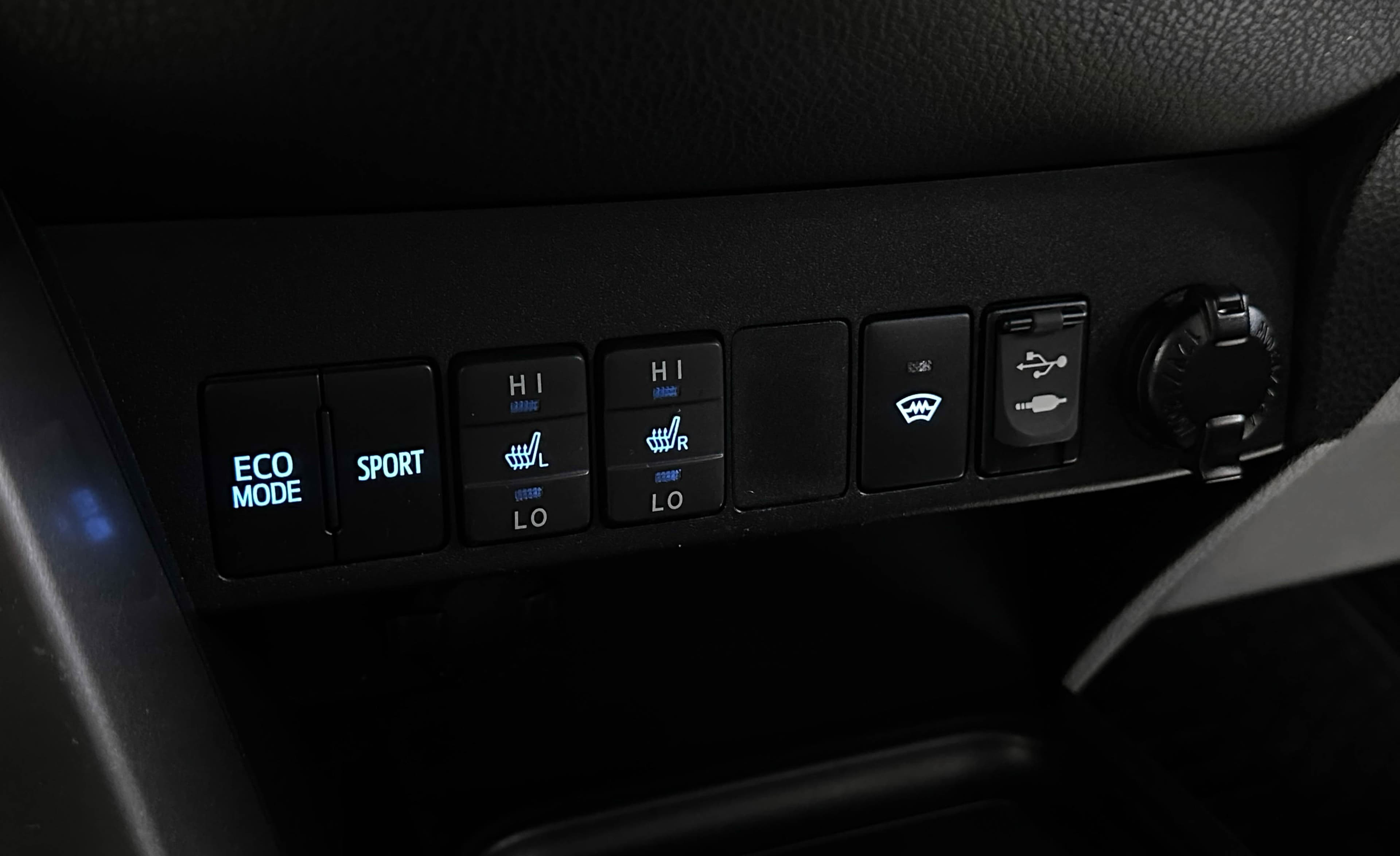 Toyota RAV4 - фото 24