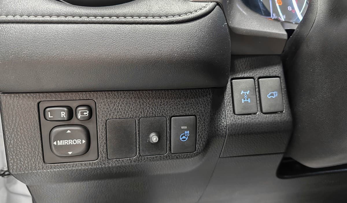 Toyota RAV4 - фото 18