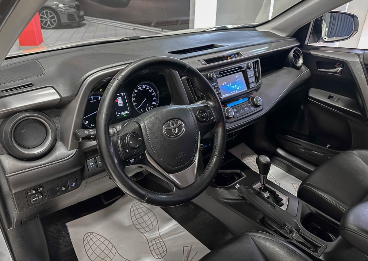 Toyota RAV4 - фото 9