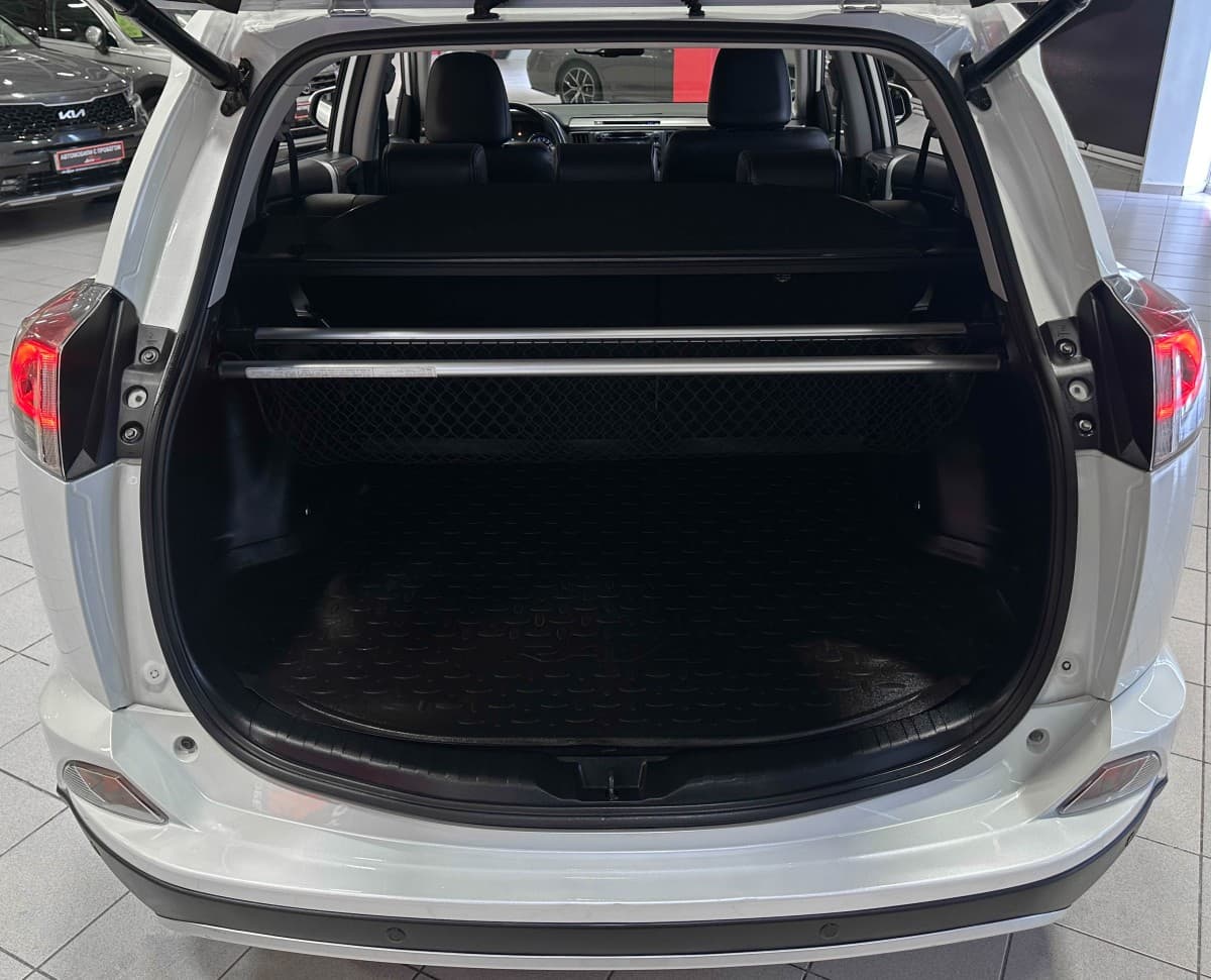 Toyota RAV4 - фото 12