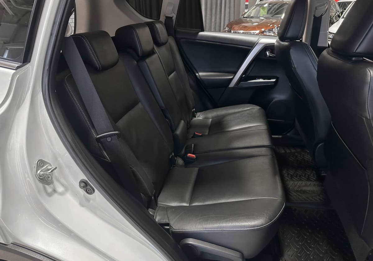 Toyota RAV4 - фото 13