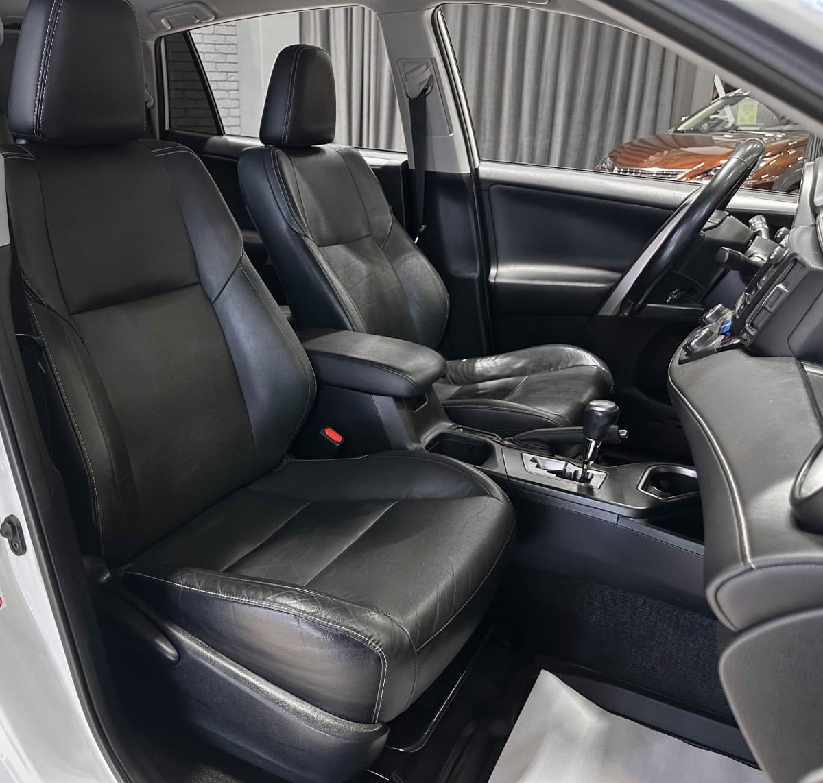 Toyota RAV4 - фото 14