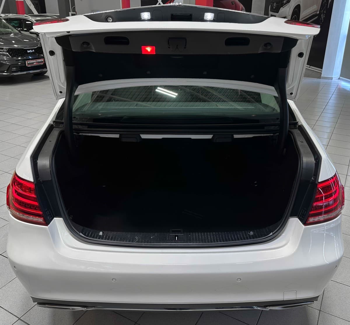 Mercedes-Benz E250 - фото 13