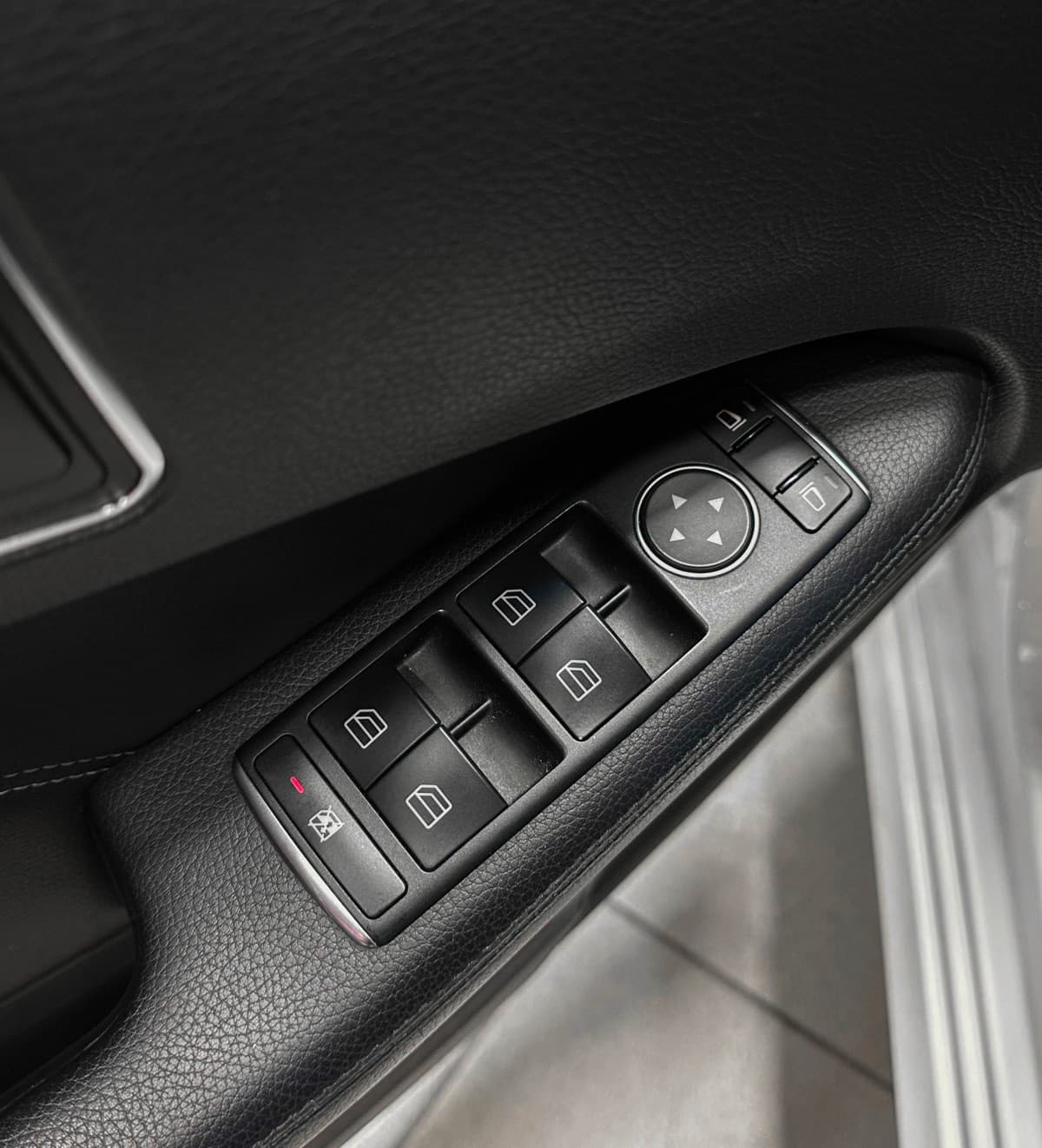 Mercedes-Benz E250 - фото 17