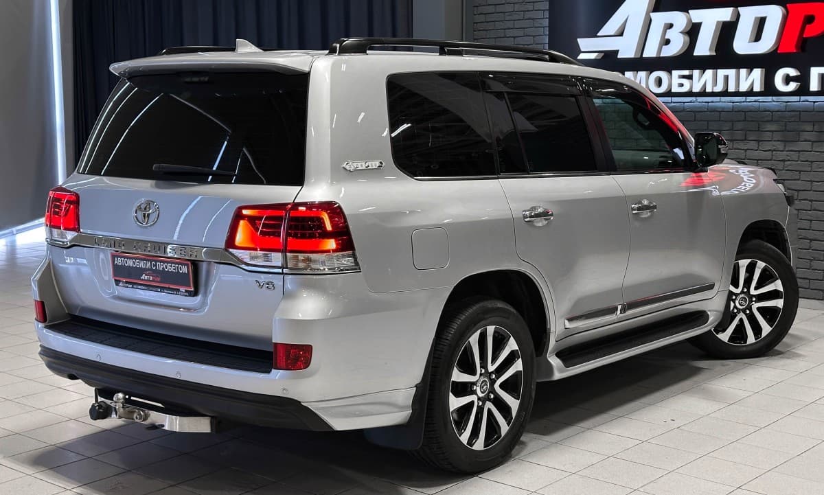 Toyota Land Cruiser 200 - фото 7