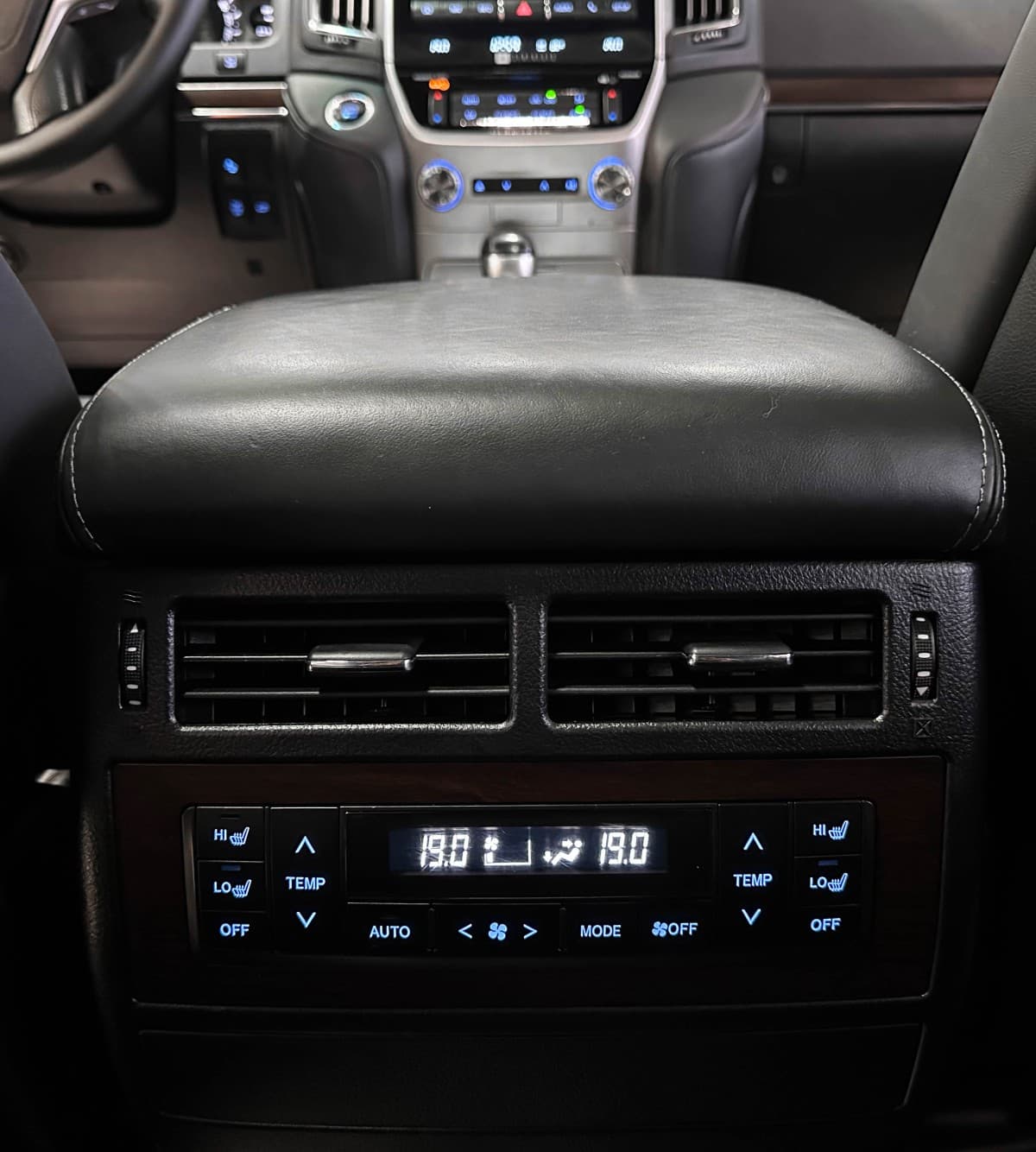 Toyota Land Cruiser 200 - фото 32