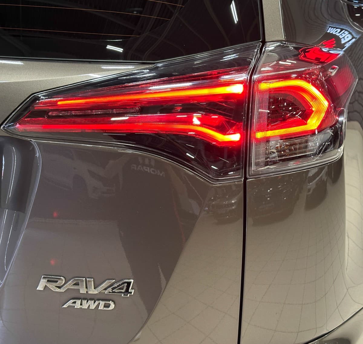 Toyota RAV4 - фото 8