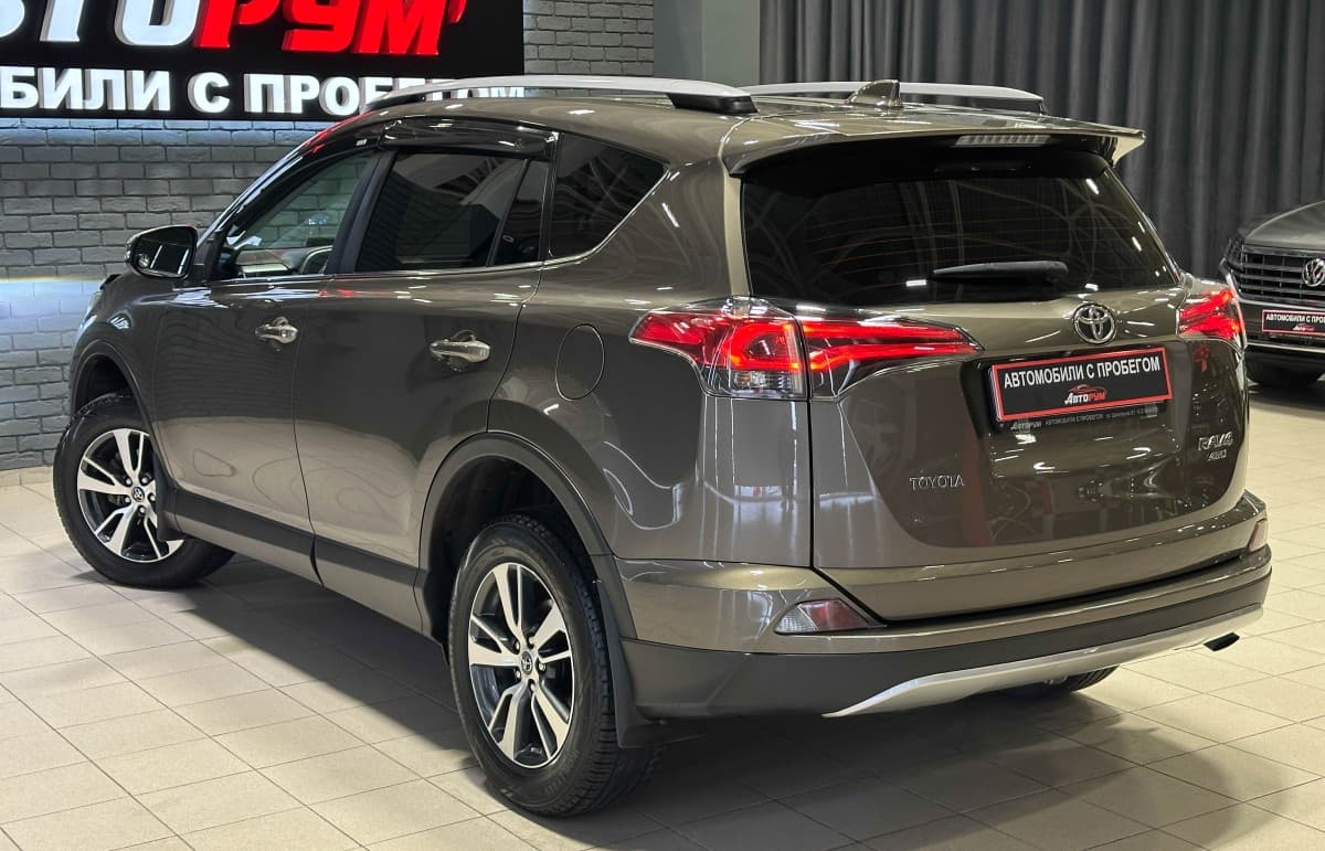 Toyota RAV4 - фото 9
