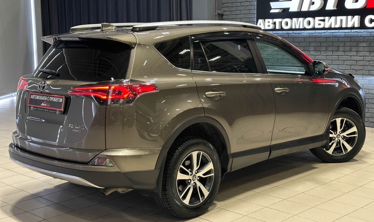Toyota RAV4 - фото 6