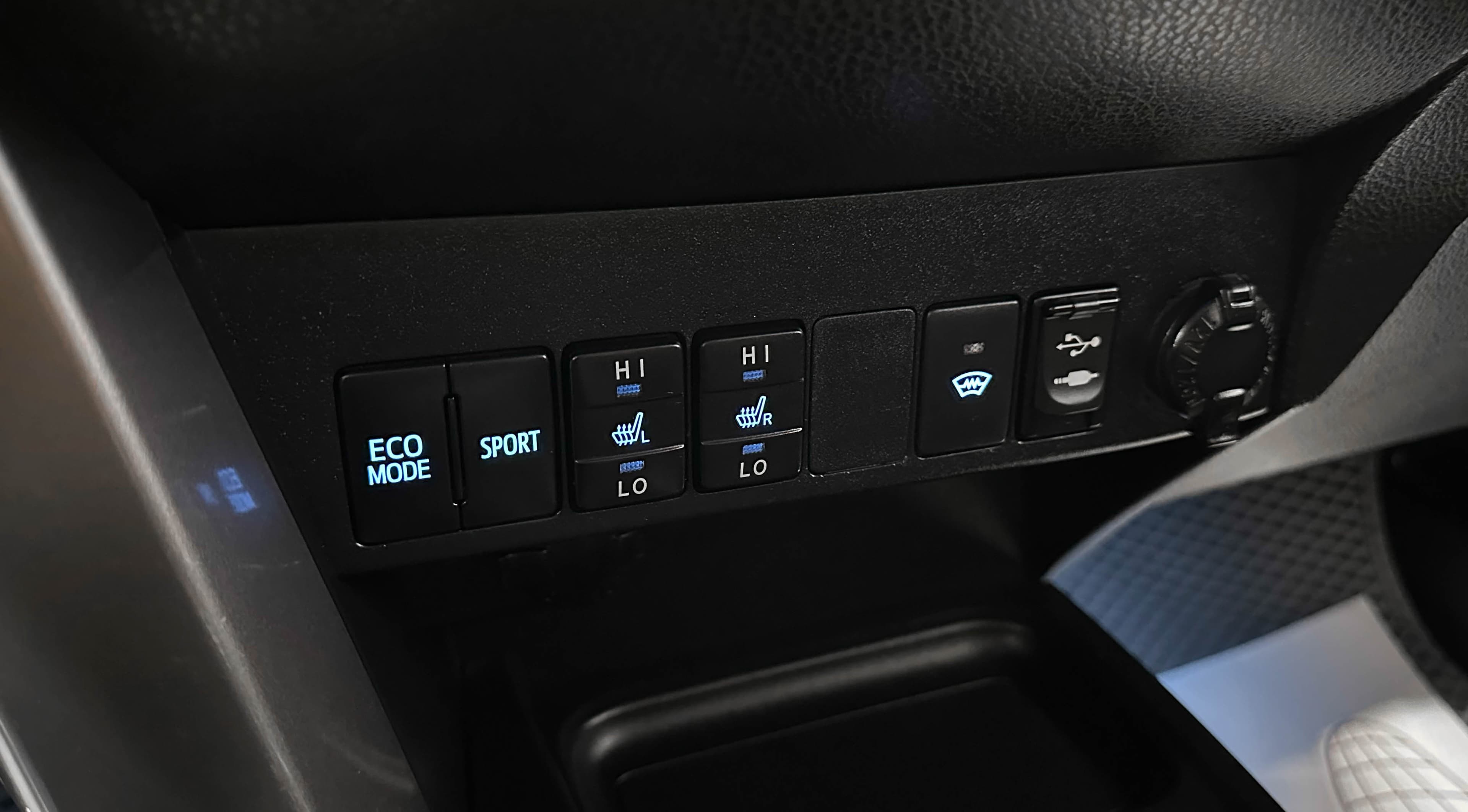 Toyota RAV4 - фото 25