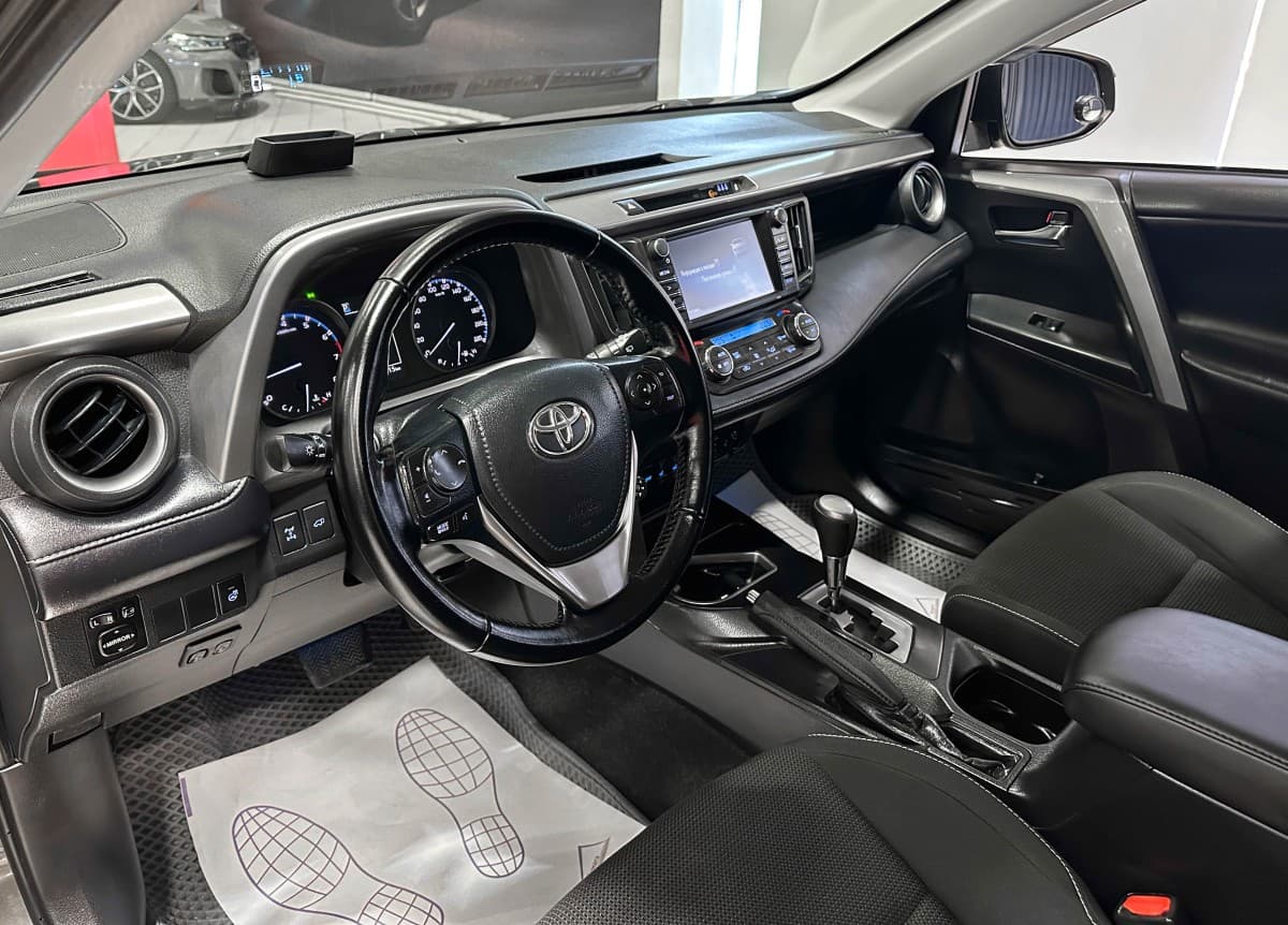 Toyota RAV4 - фото 10