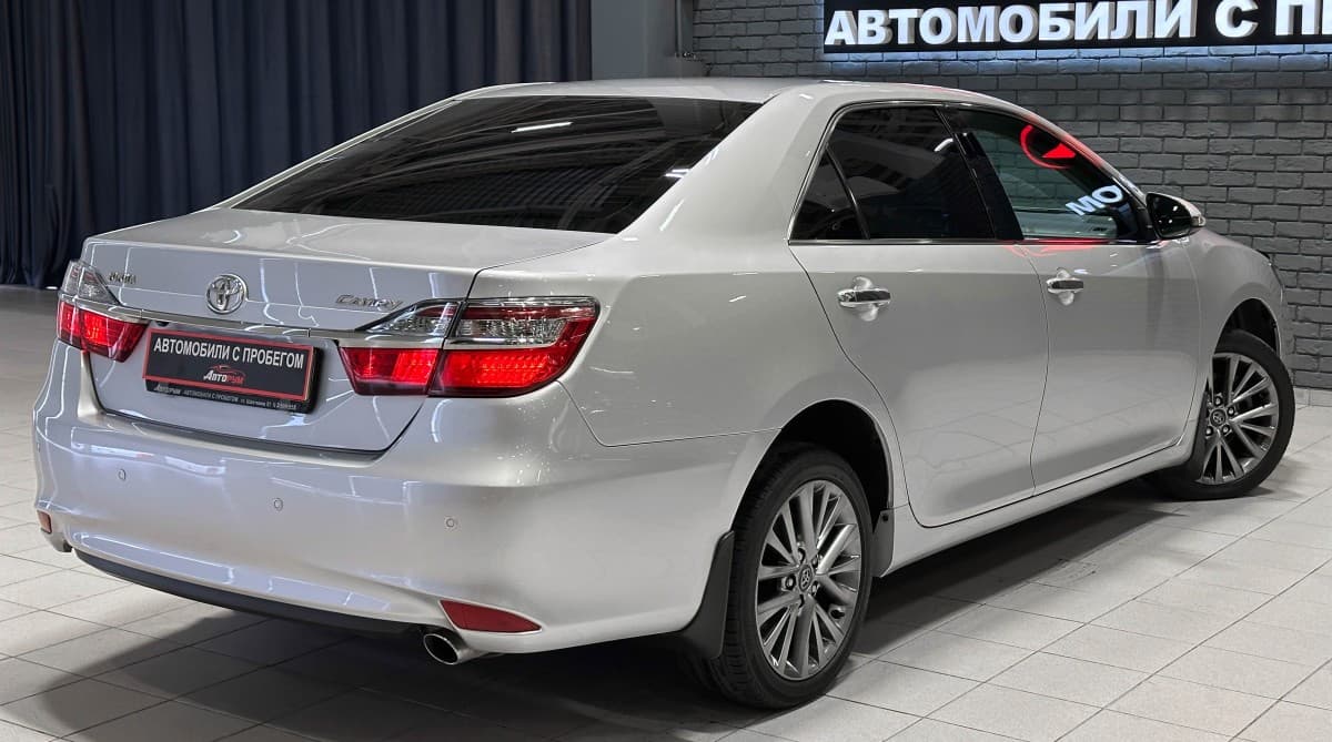 Toyota Camry - фото 6