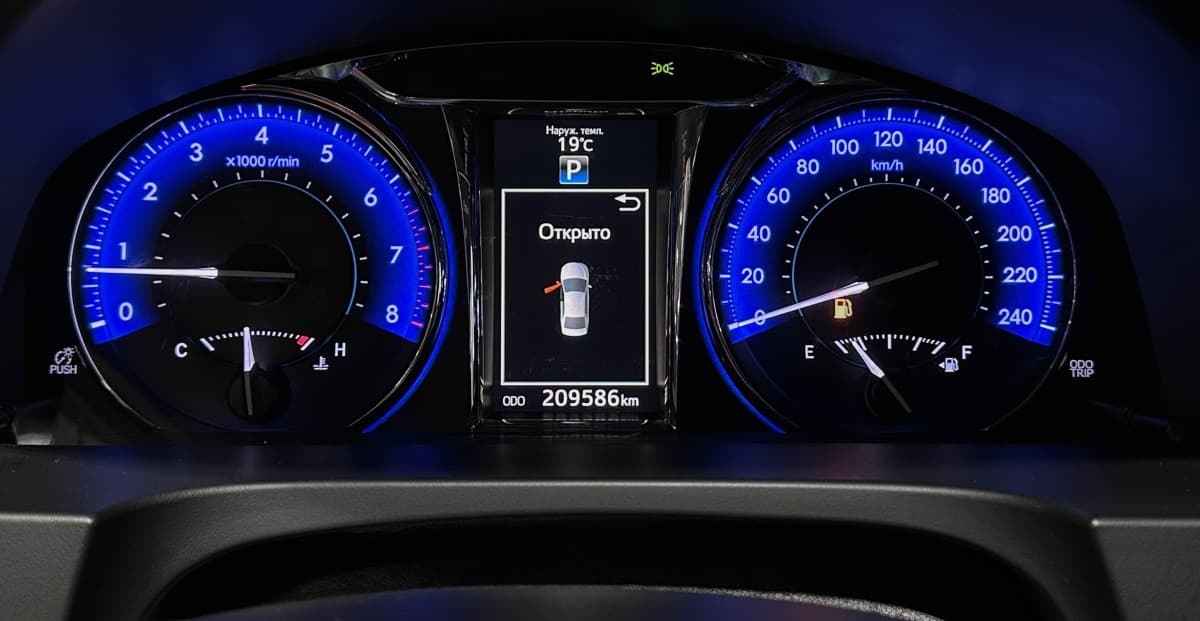 Toyota Camry - фото 19