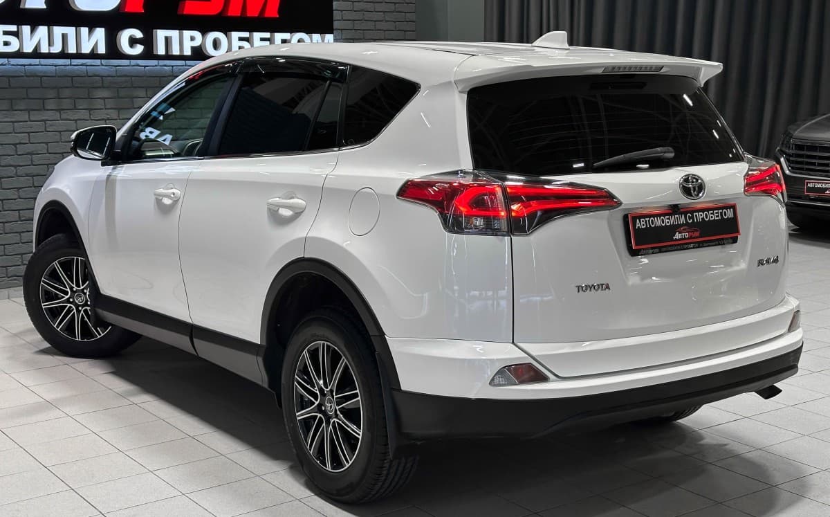 Toyota RAV4 - фото 9