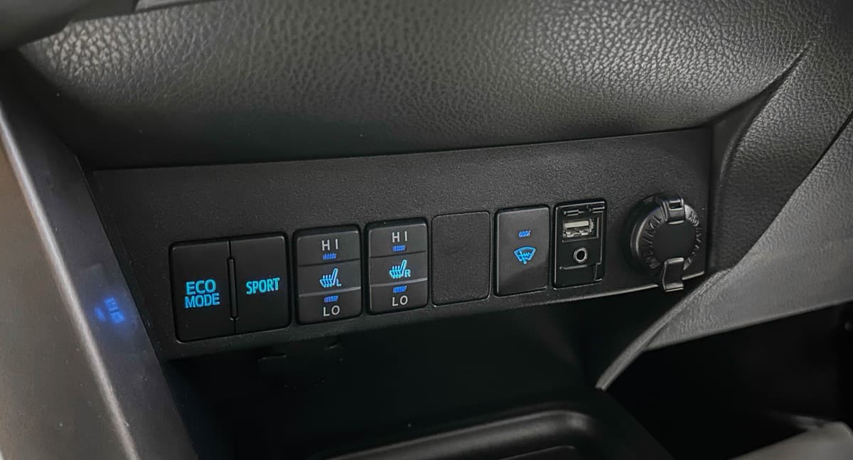 Toyota RAV4 - фото 24