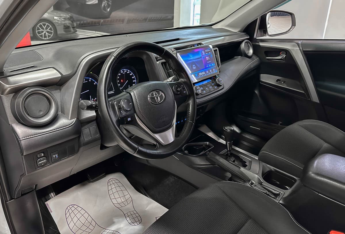 Toyota RAV4 - фото 10