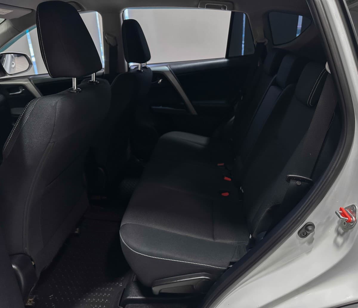 Toyota RAV4 - фото 12