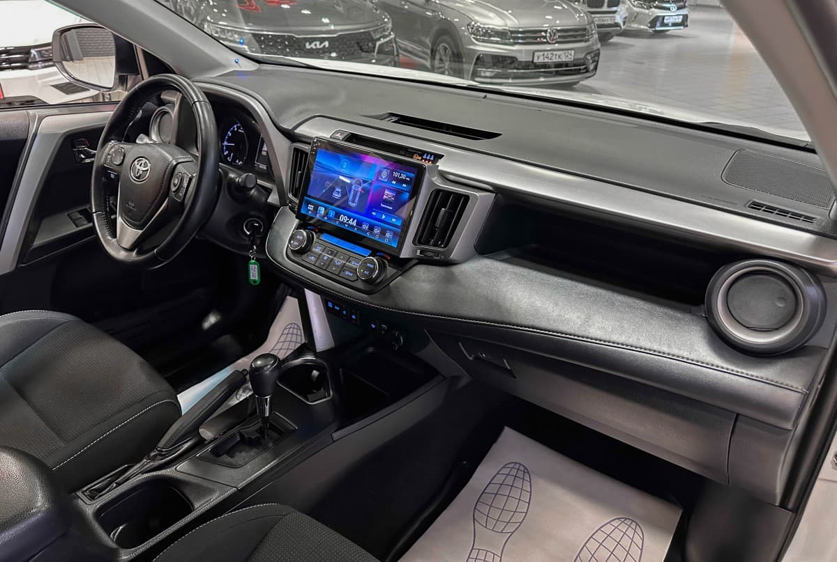 Toyota RAV4 - фото 16