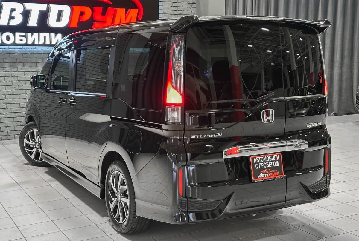Honda Stepwgn Spada - фото 9