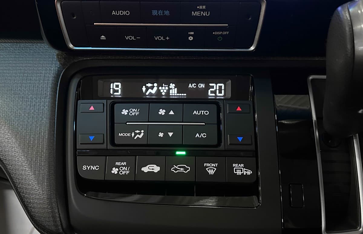 Honda Stepwgn Spada - фото 26