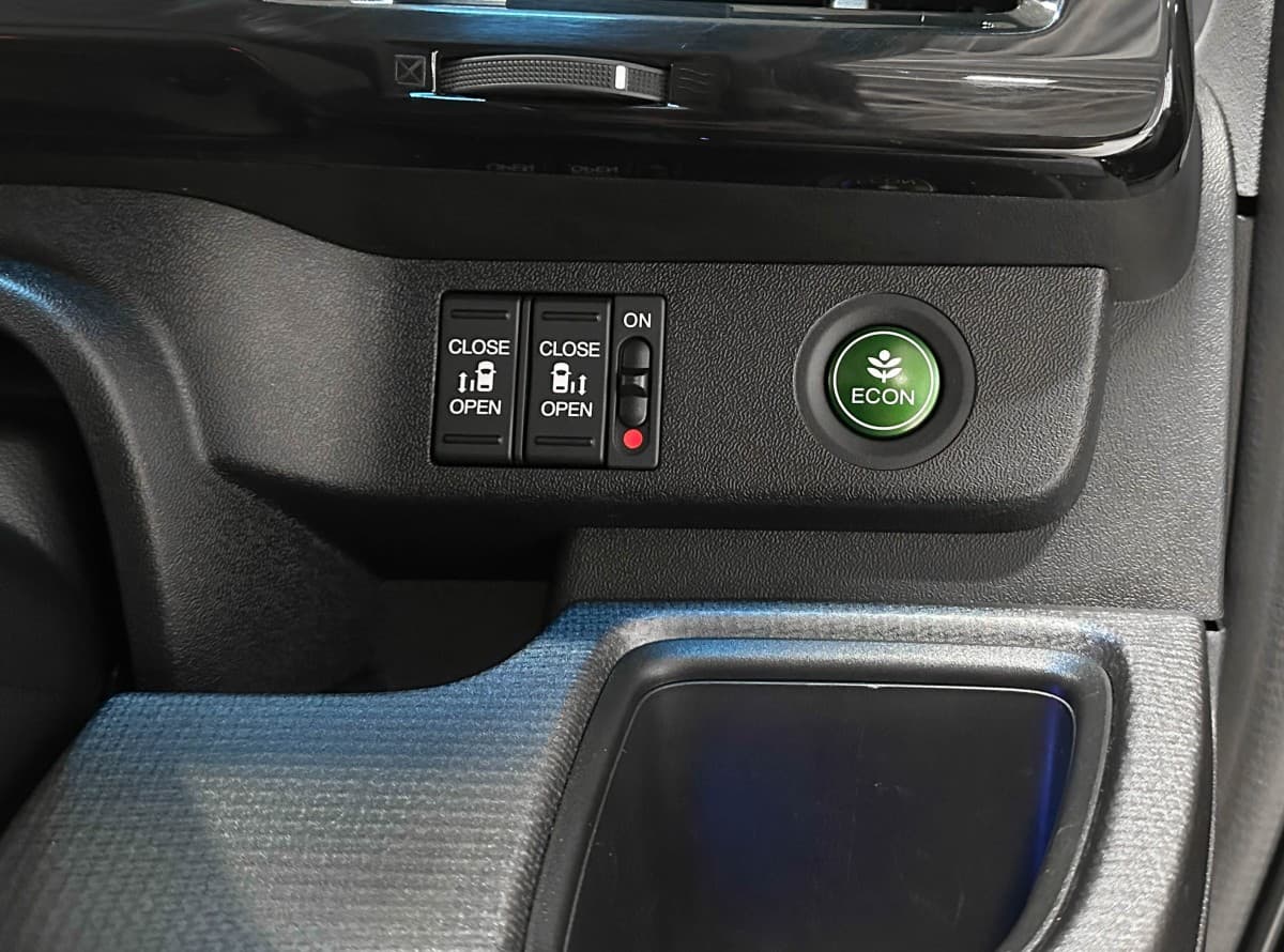 Honda Stepwgn Spada - фото 20