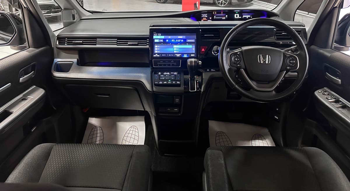 Honda Stepwgn Spada - фото 29