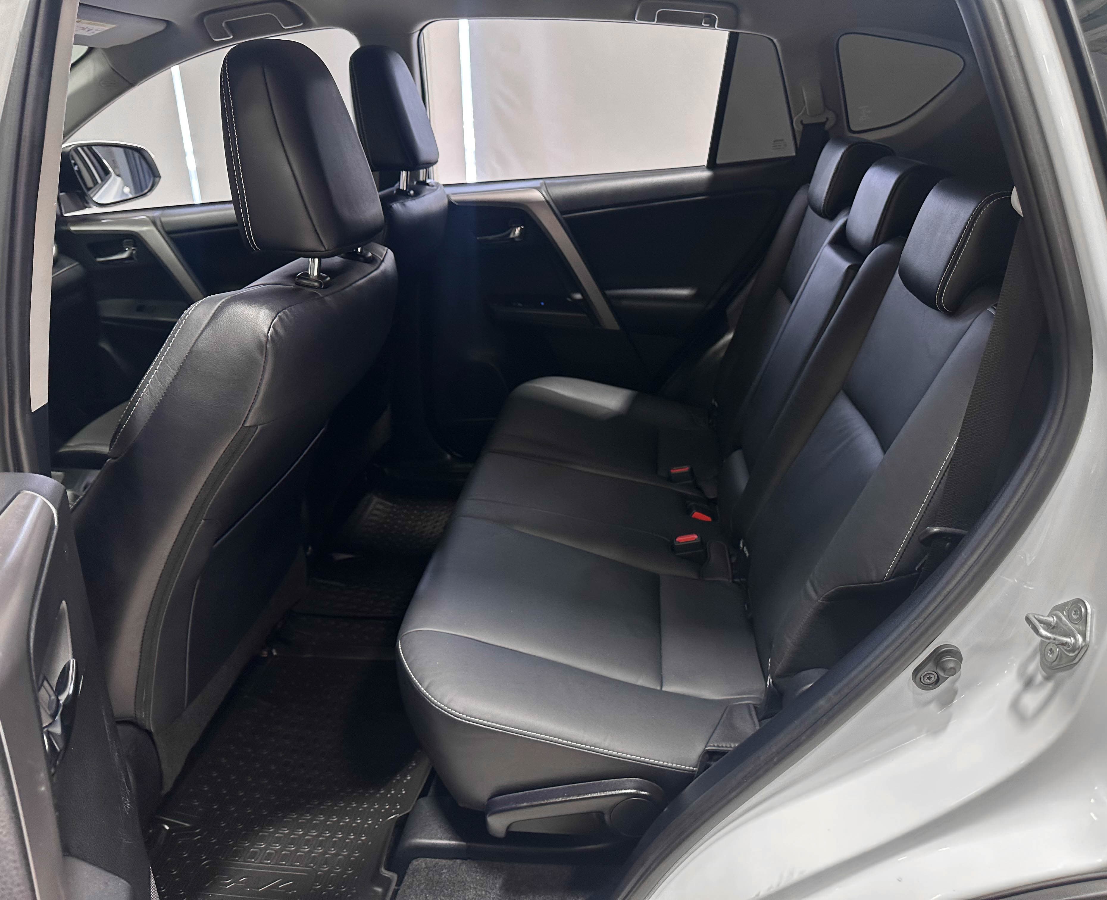 Toyota RAV4 - фото 11