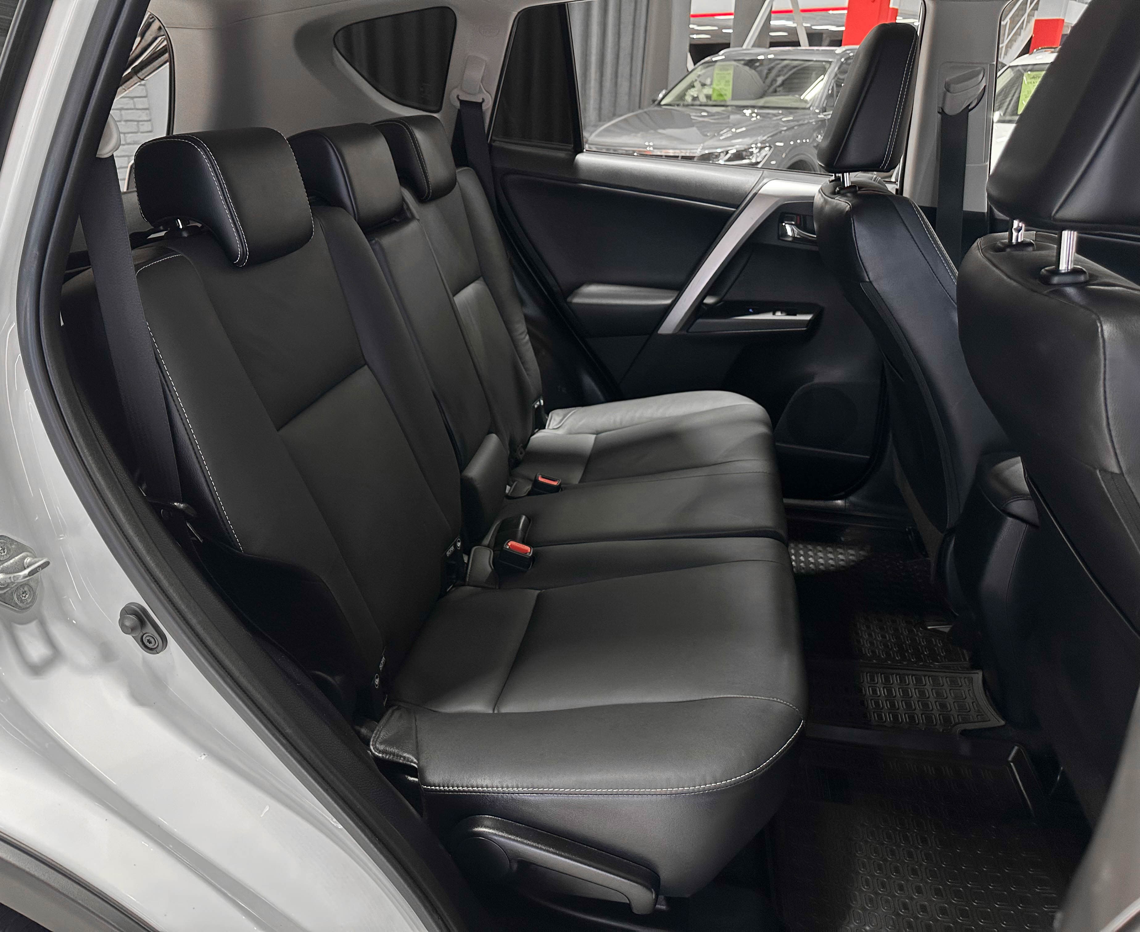 Toyota RAV4 - фото 13