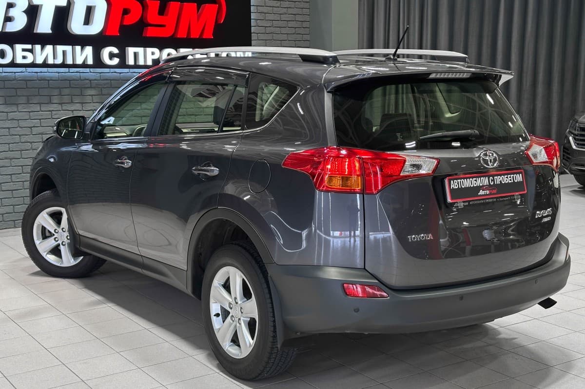 Toyota RAV4 - фото 9