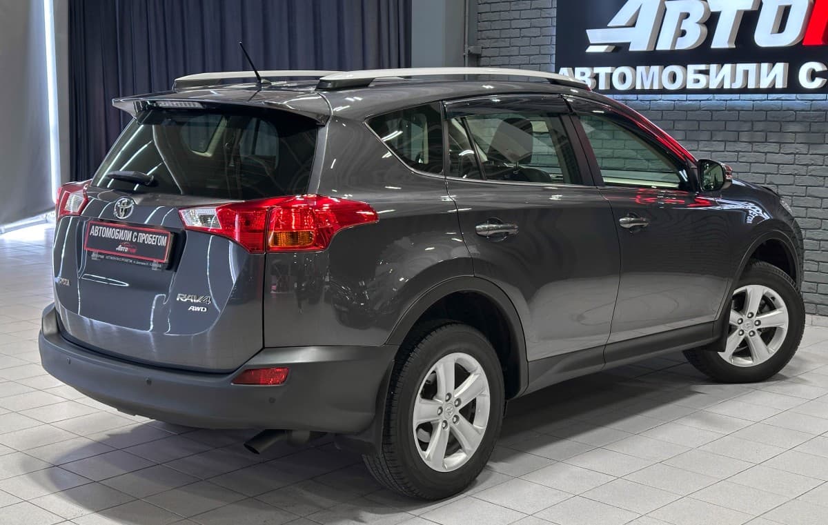 Toyota RAV4 - фото 6