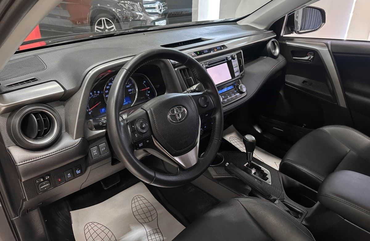 Toyota RAV4 - фото 10
