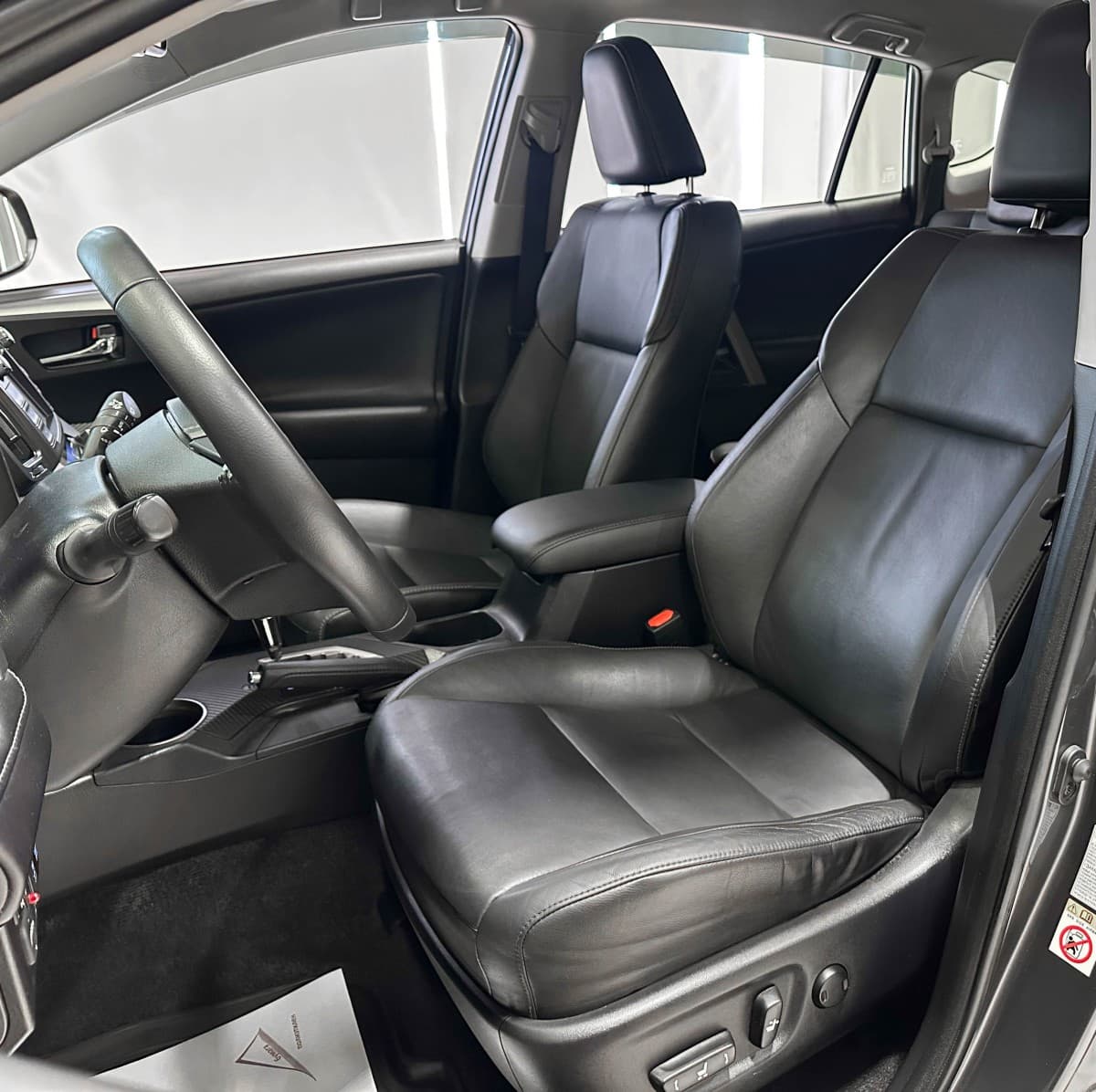 Toyota RAV4 - фото 11