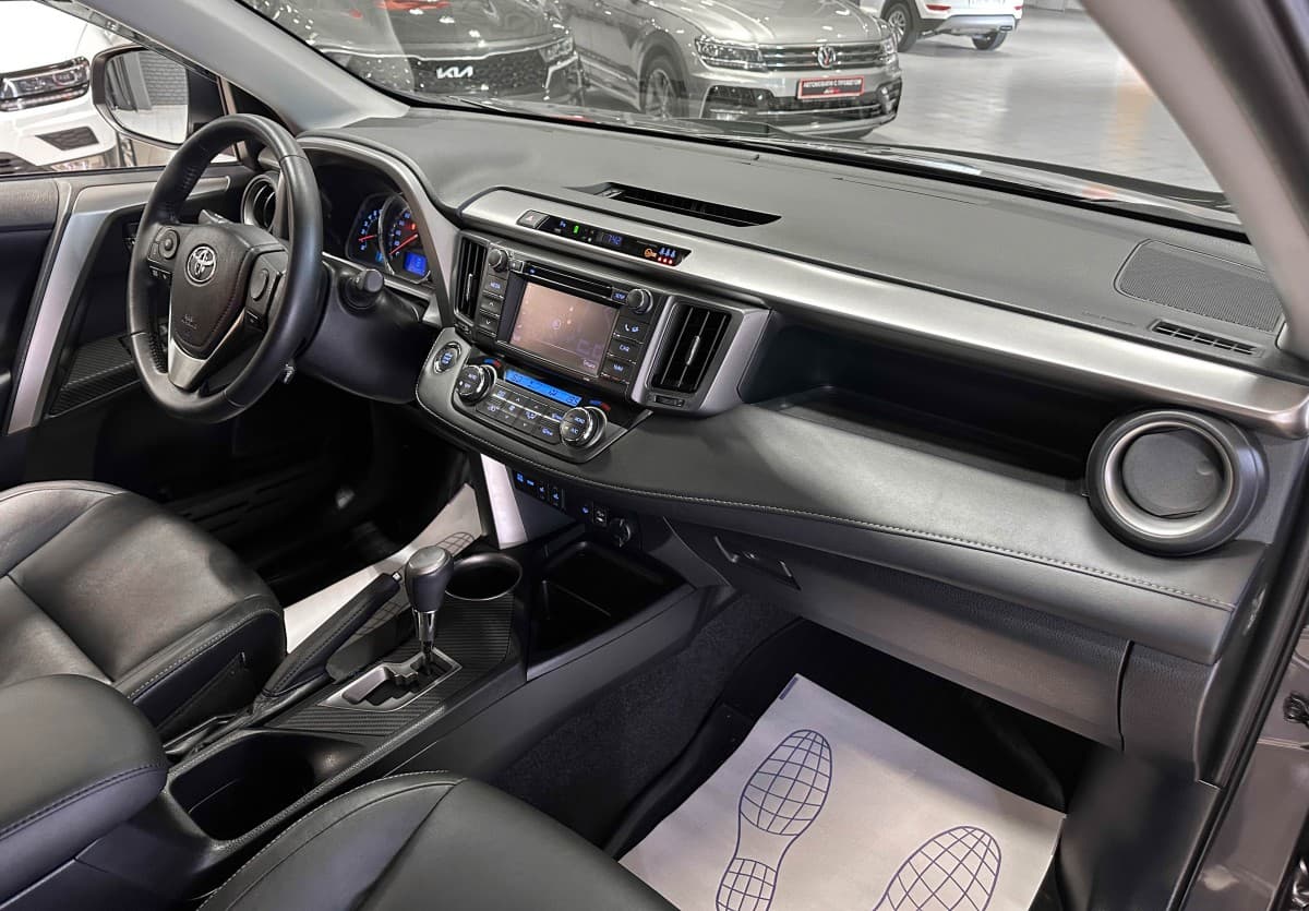 Toyota RAV4 - фото 16