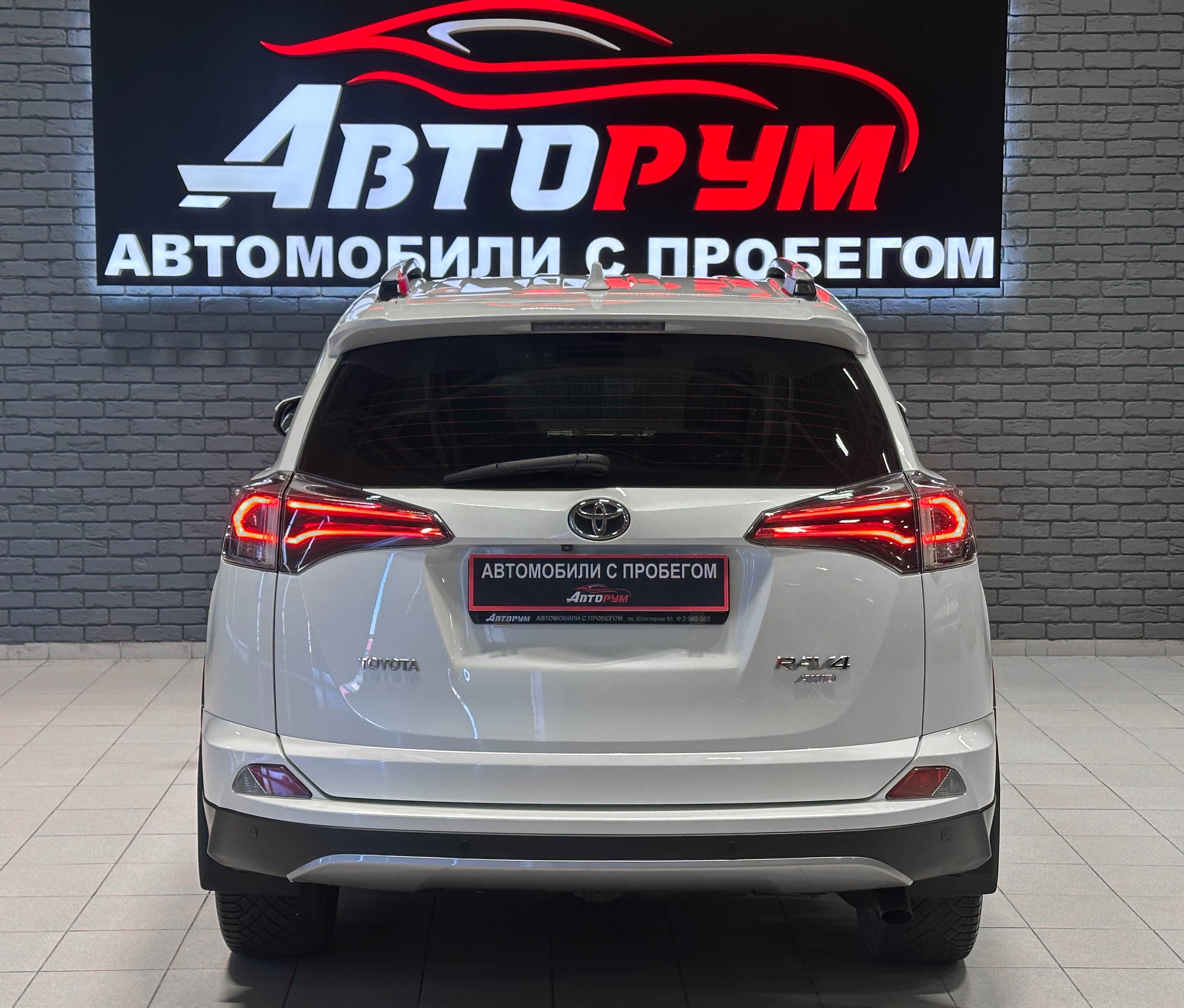 Toyota RAV4 - фото 7