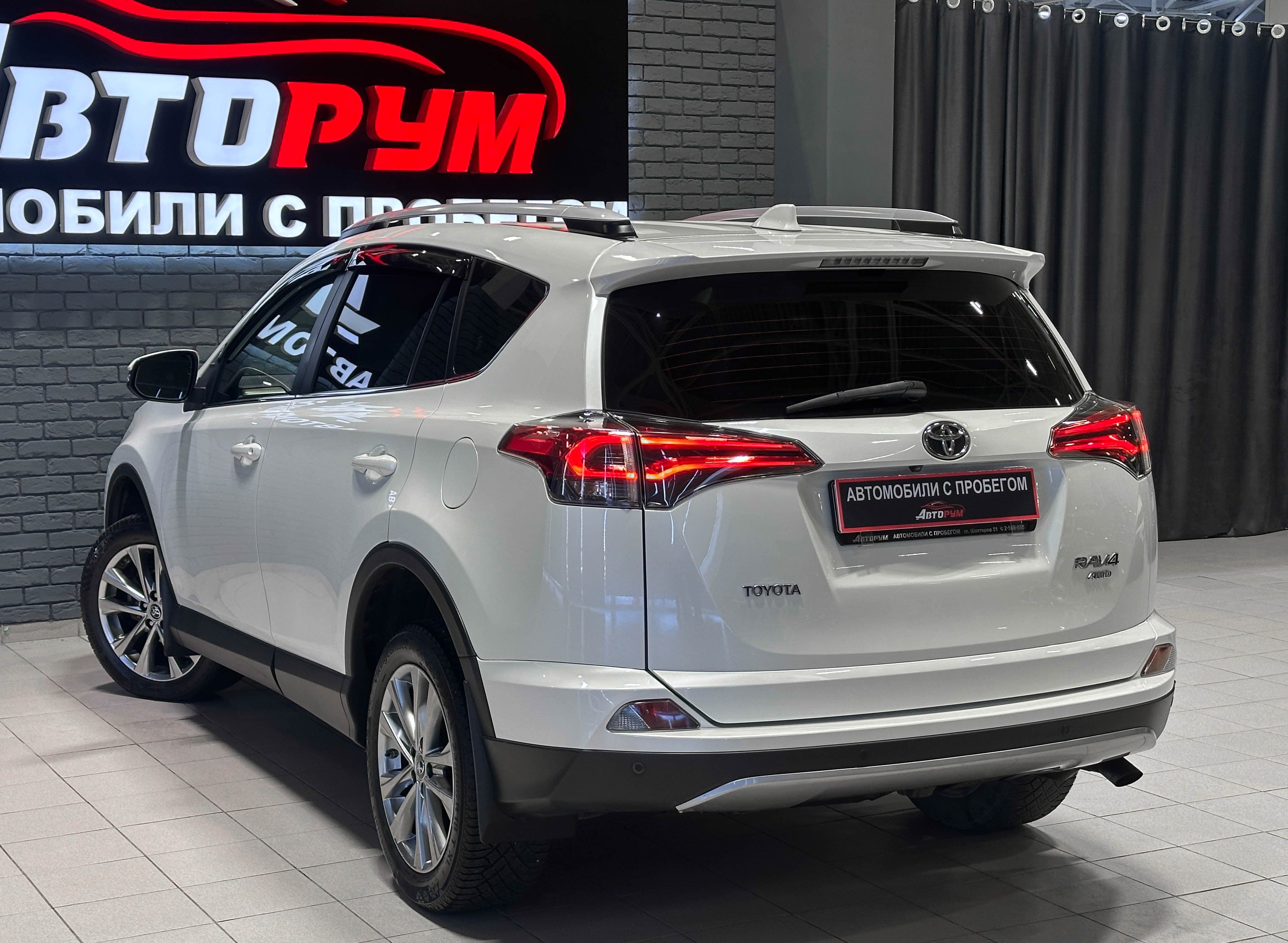 Toyota RAV4 - фото 9