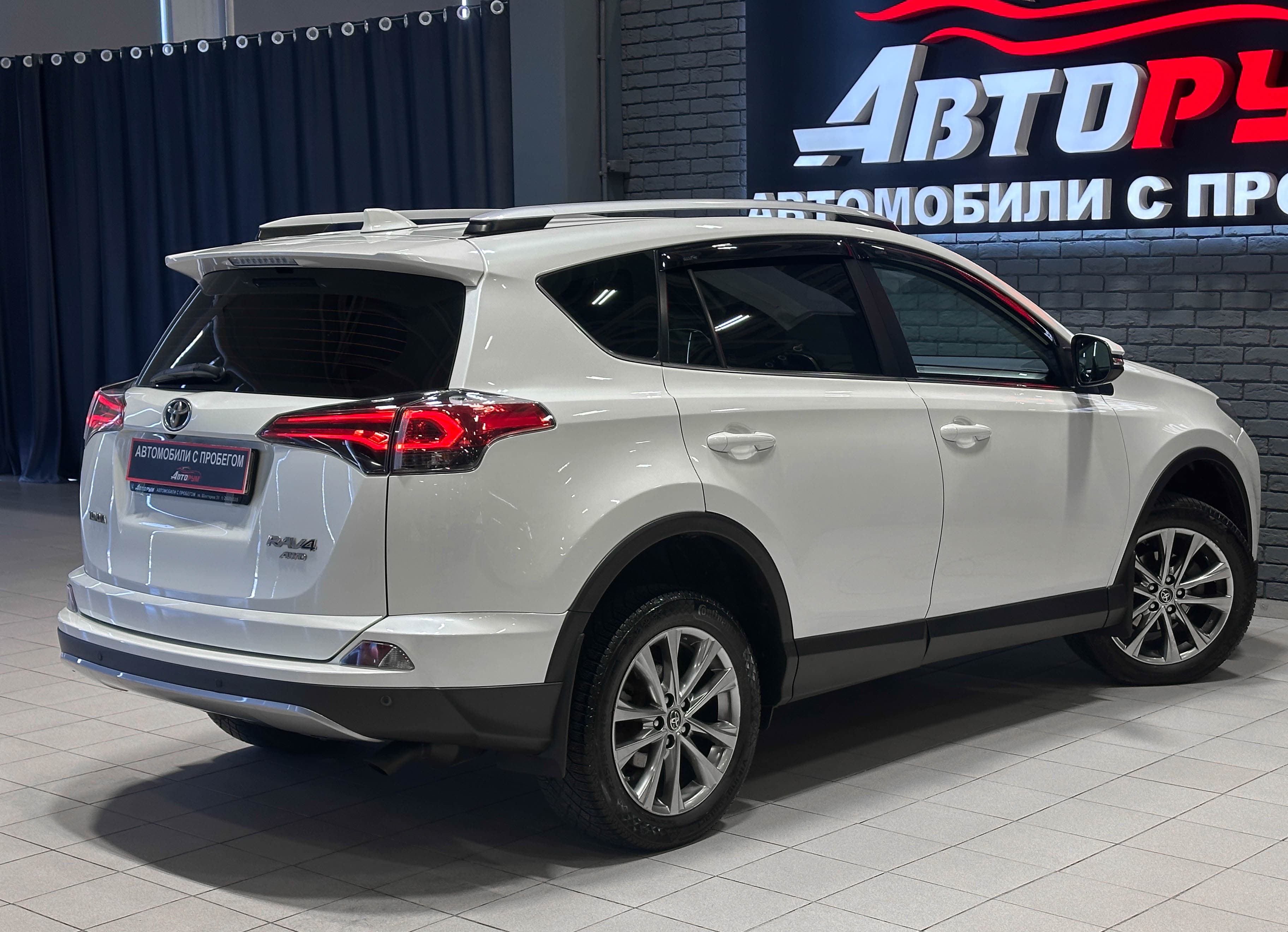 Toyota RAV4 - фото 6