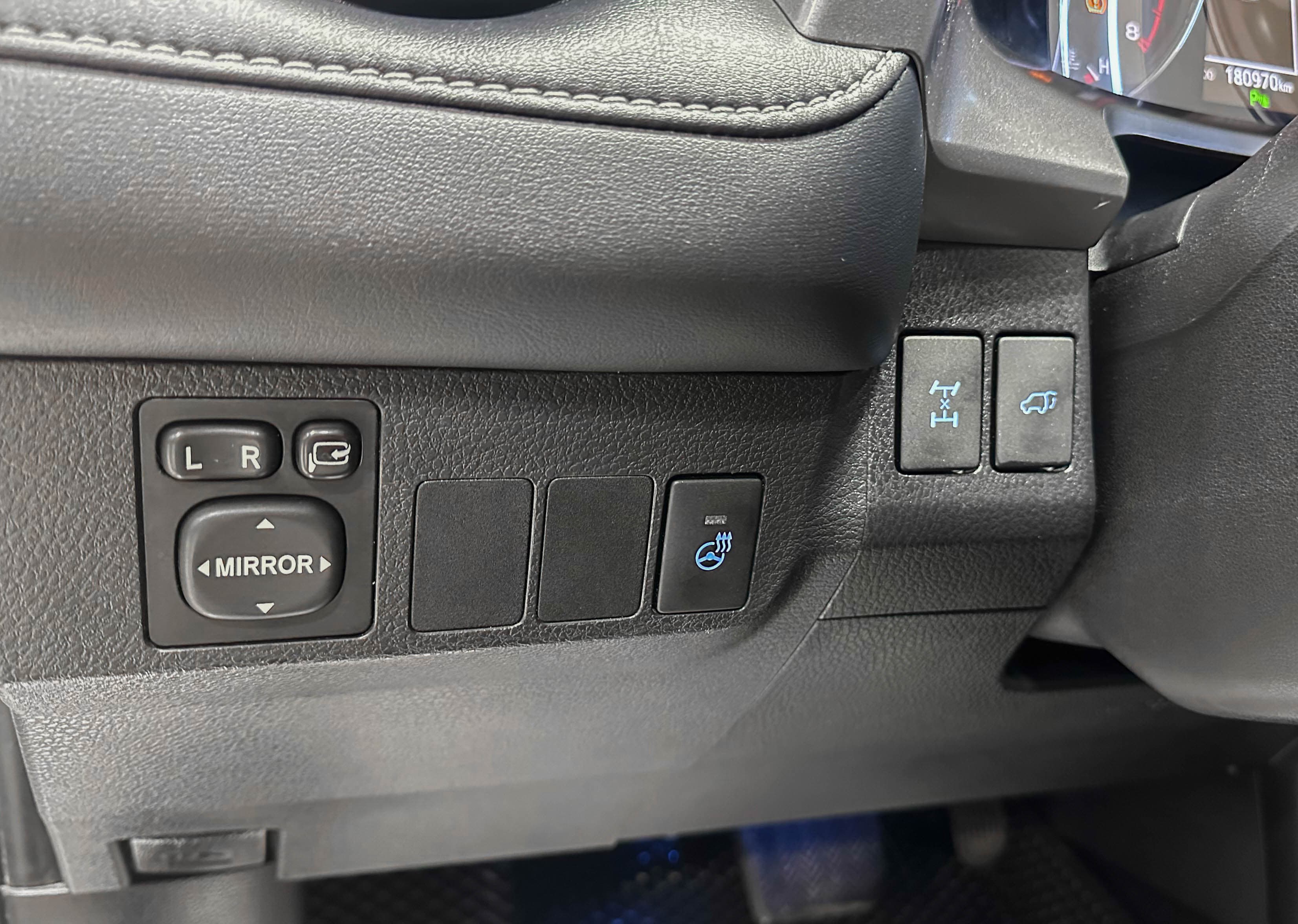 Toyota RAV4 - фото 18