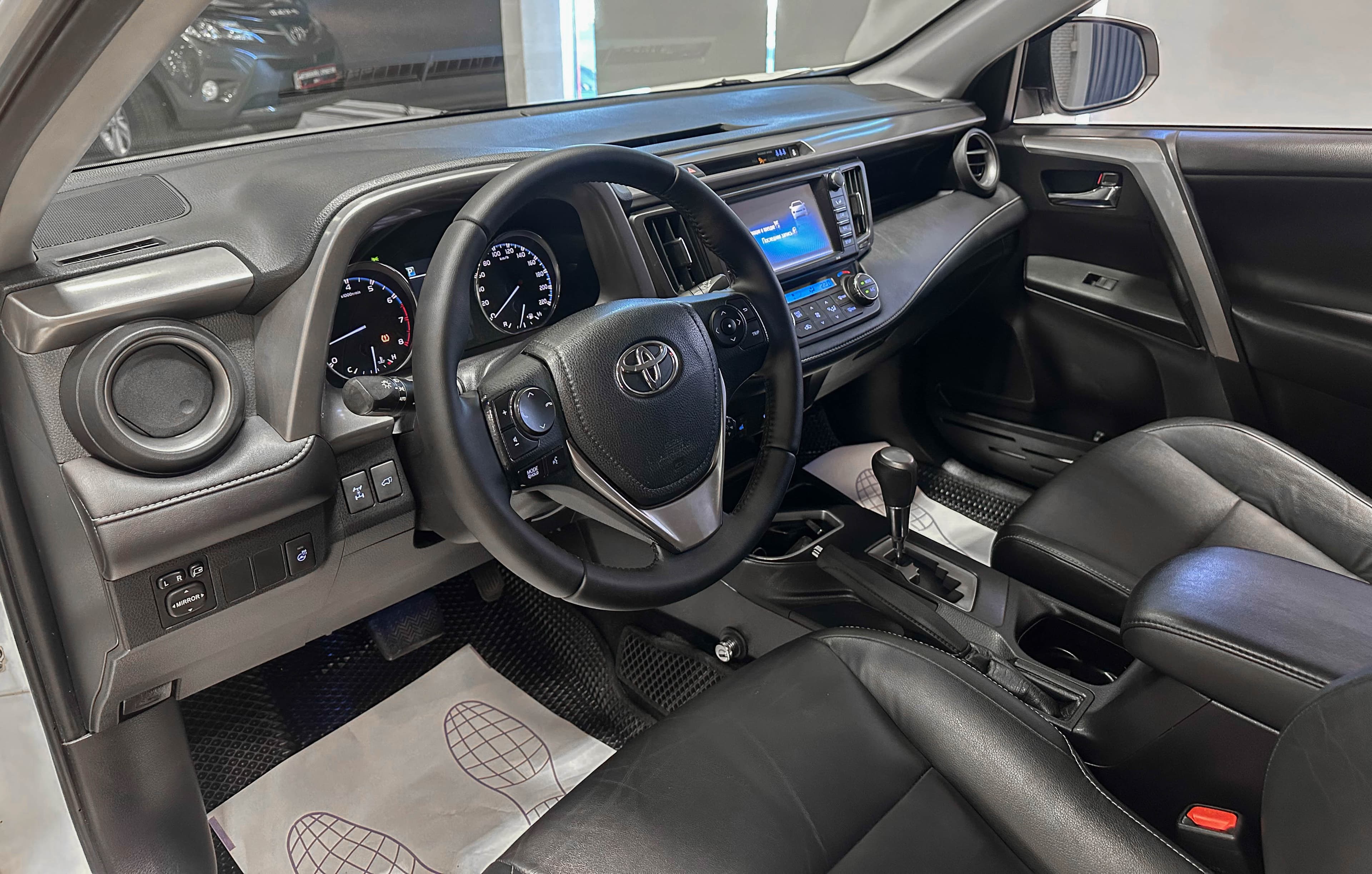 Toyota RAV4 - фото 10