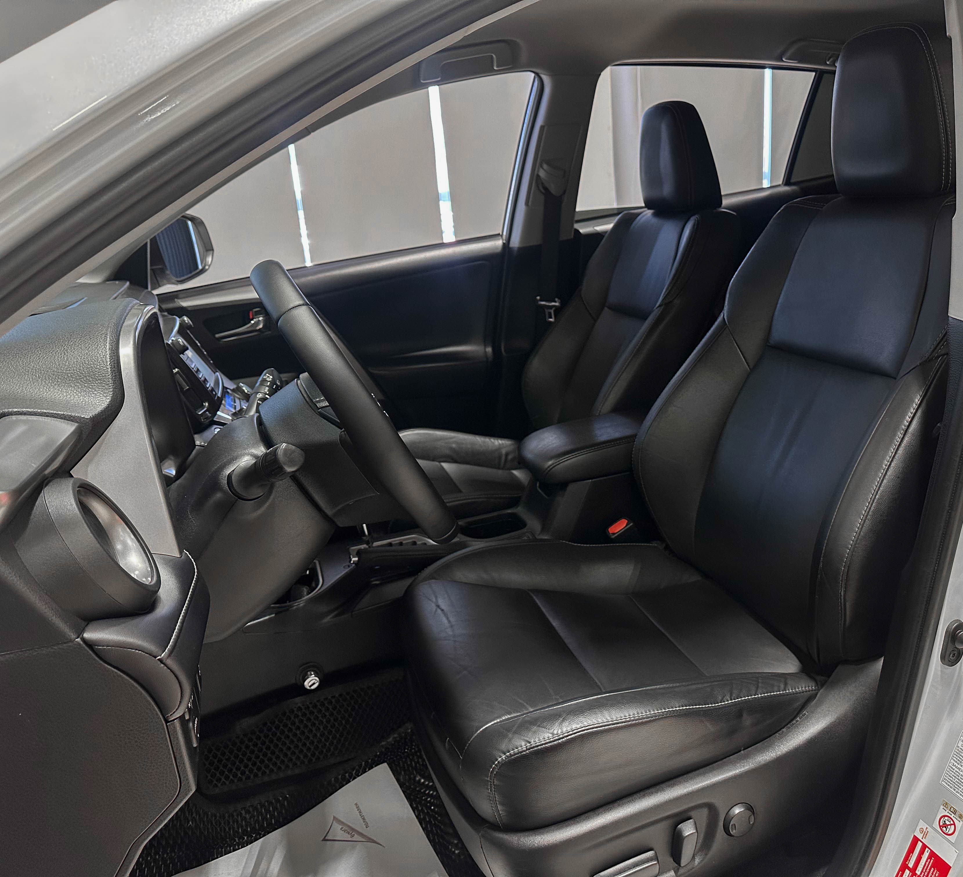 Toyota RAV4 - фото 11