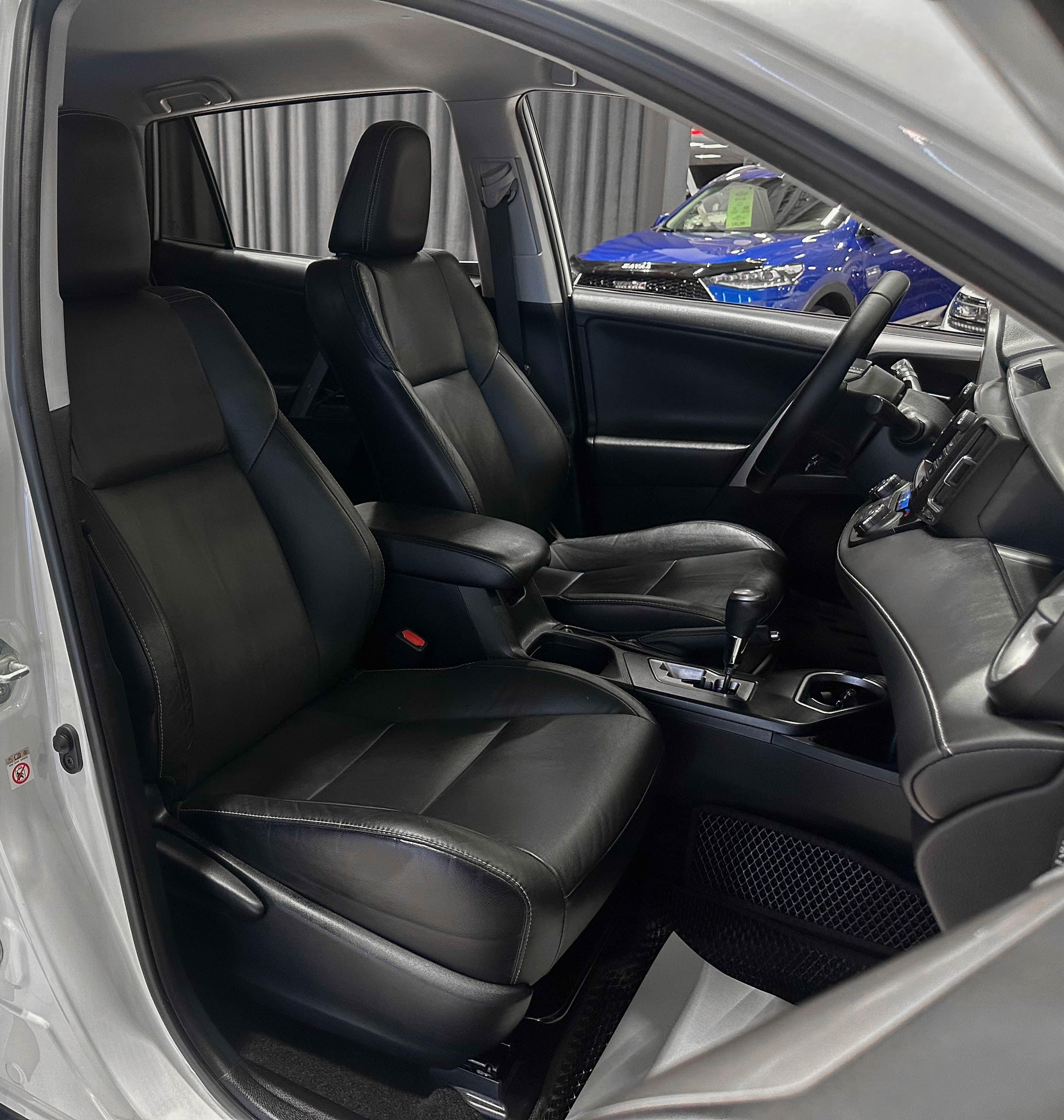 Toyota RAV4 - фото 15